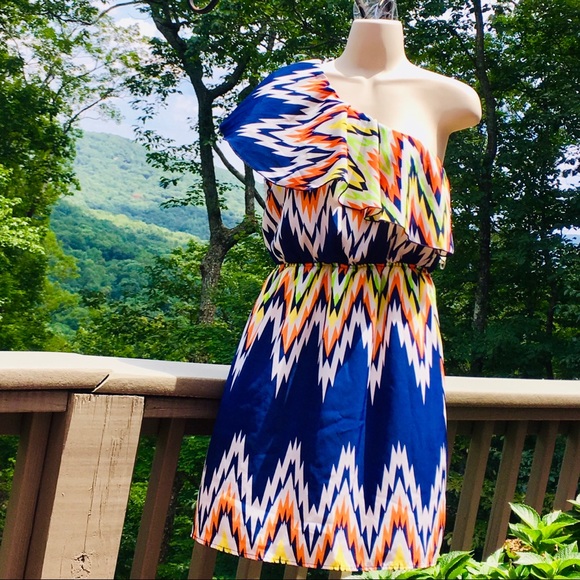 ❤️ Like New Gorgeous, Small, One Shoulder Chevron Print Dress - Picture 8 of 9